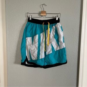 VINTAGE Nike Mesh Lined Basketball Shorts
